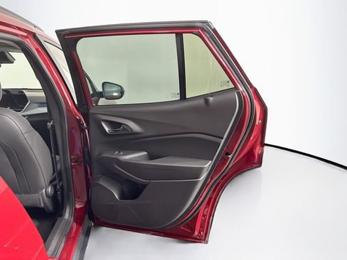 Used 2025 Chevrolet Trax LT image 27