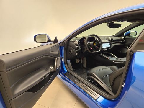 Used 2018 Ferrari GTC4Lusso image 17