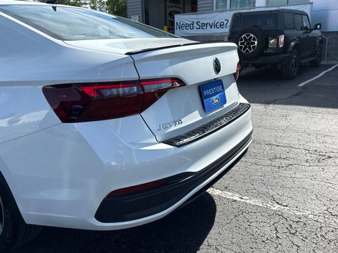 Used 2023 Volkswagen Jetta SE FWD image 11