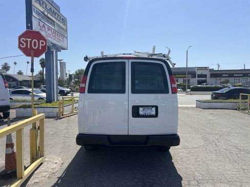 Used 2018 Chevrolet Express 2500 w/ Driver Convenience Package RWD image 3