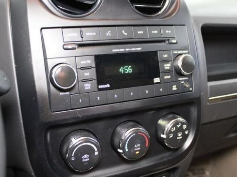 Used 2016 Jeep Patriot High Altitude FWD image 17