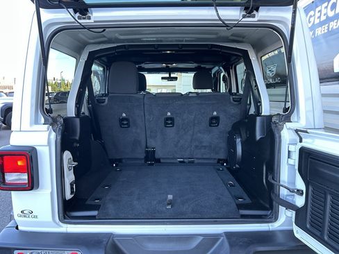 Used 2023 Jeep Wrangler Unlimited Sahara AWD/4WD image 13