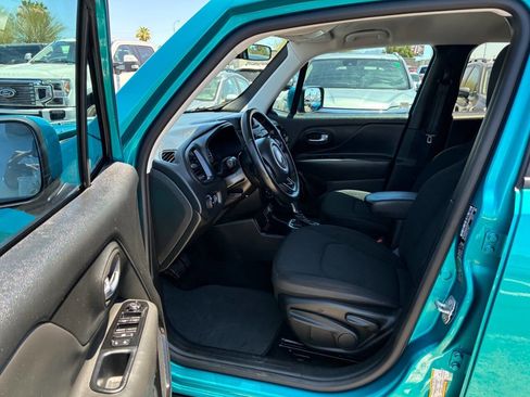 Used 2020 Jeep Renegade Altitude w/ UConnect 8.4 Nav Group FWD image 16