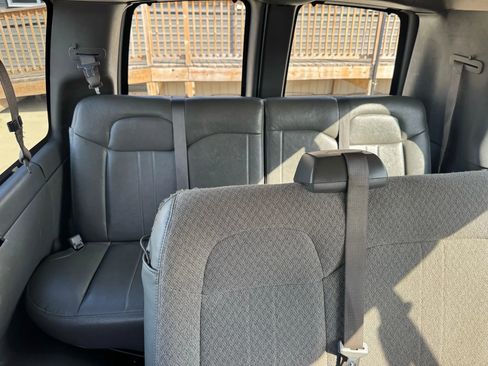 Used 2020 Chevrolet Express 3500 LS image 32