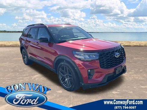 Used 2025 Ford Explorer ST image 1