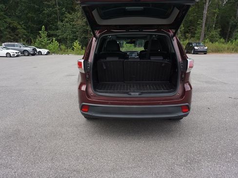 Used 2015 Toyota Highlander Limited Platinum FWD image 16