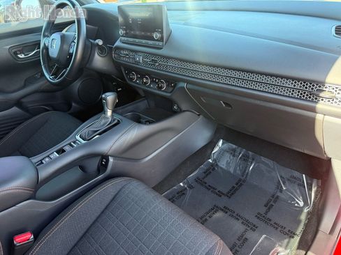 Certified 2025 Honda HR-V Sport image 31