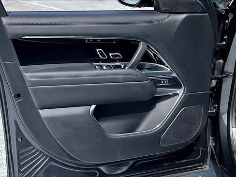 Used 2023 Land Rover Range Rover Long Wheelbase SE image 39