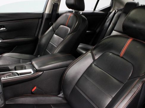 Used 2025 Nissan Sentra SR w/ SR Premium Package FWD image 23