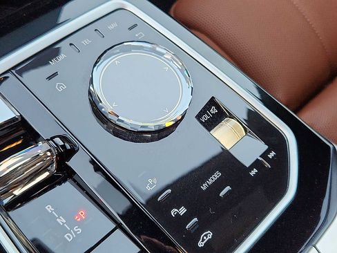 Certified 2024 BMW 760i xDrive 760i xDrive image 25