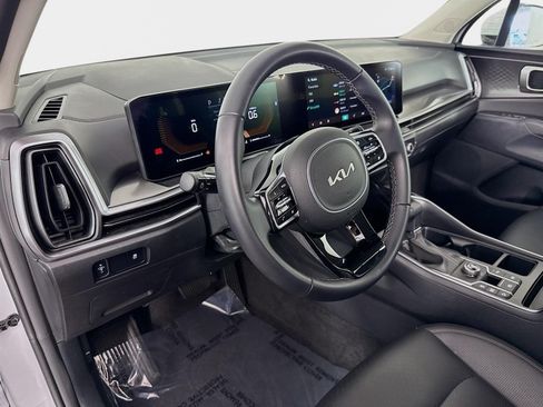 Used 2025 Kia Sorento S FWD image 9