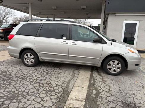 Used 2010 Toyota Sienna LE image 4