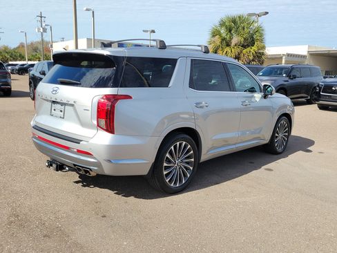 Used 2023 Hyundai Palisade Calligraphy image 3