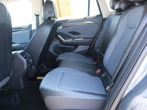 Used 2026 Volkswagen Tiguan SE FWD image 12