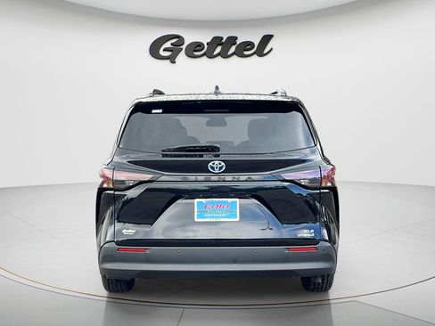Used 2024 Toyota Sienna XLE FWD image 5
