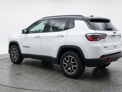 Used 2025 Jeep Compass Trailhawk AWD/4WD image 6