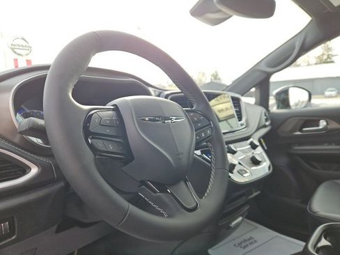 New 2026 Chrysler Pacifica Select image 31