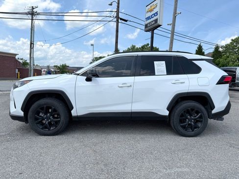 Used 2021 Toyota RAV4 LE FWD image 3