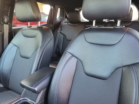 Used 2024 Jeep Compass Latitude image 12