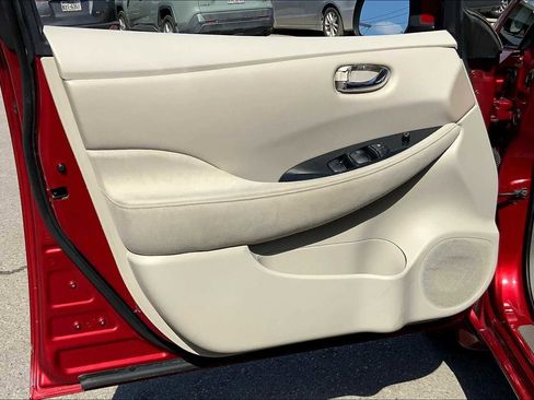 Used 2012 Nissan Leaf SV image 20