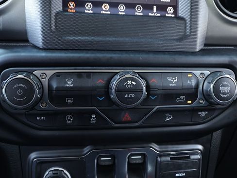 Used 2020 Jeep Wrangler Sport AWD/4WD image 18