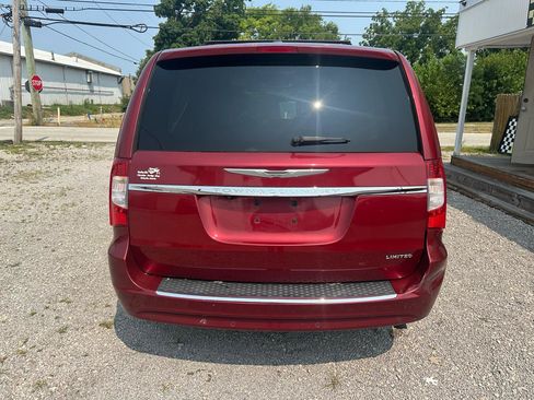 Used 2011 Chrysler Town & Country Limited FWD image 4
