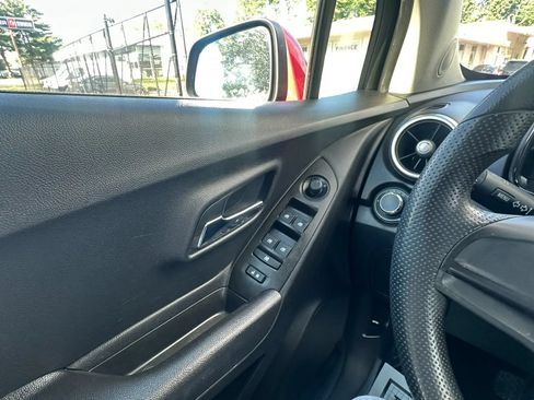 Used 2015 Chevrolet Trax LS AWD/4WD image 14