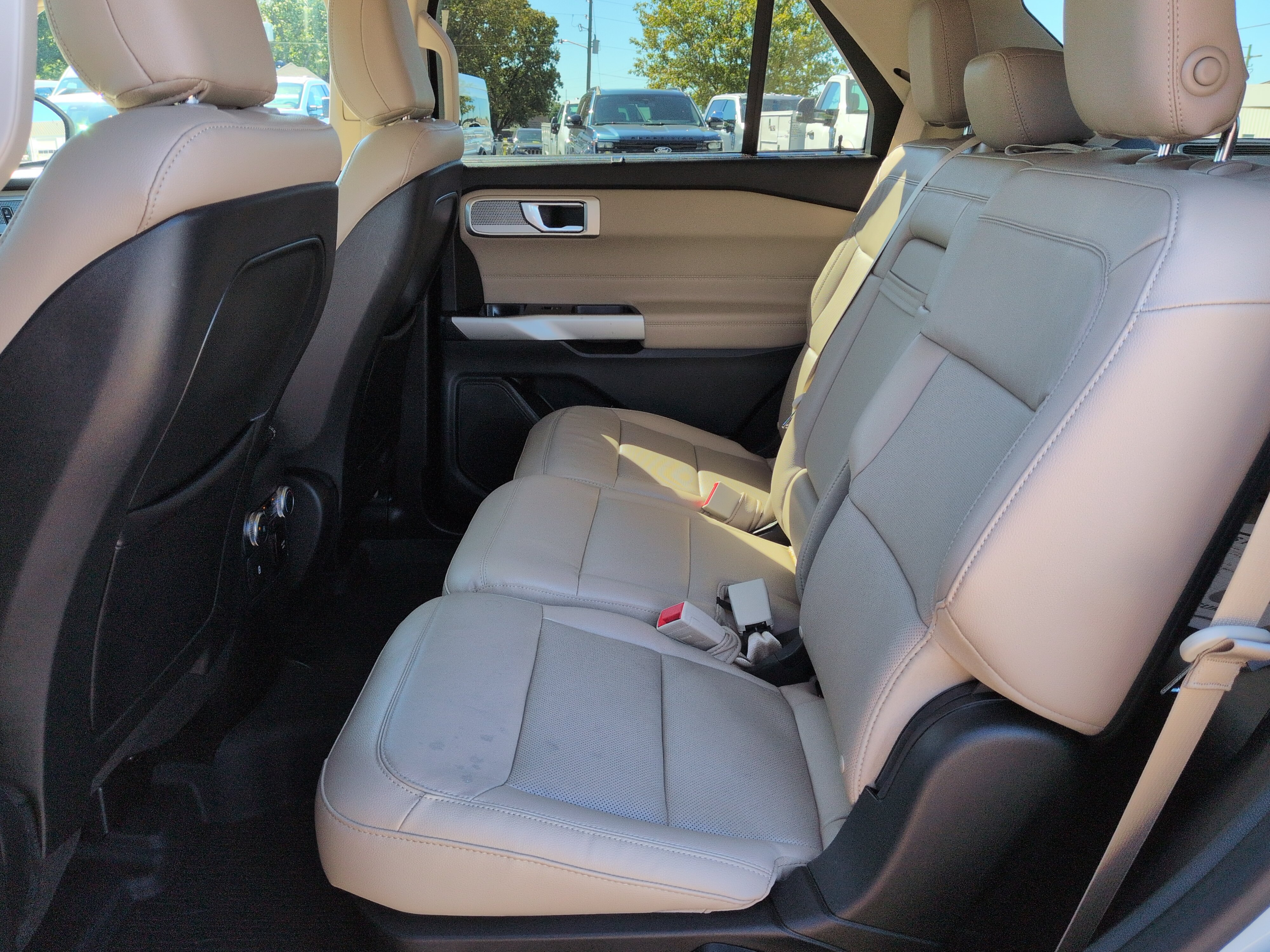 Used 2020 Ford Explorer Limited RWD image 12