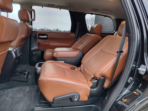 Used 2018 Toyota Sequoia Platinum w/ Preferred Accessory Package image 7
