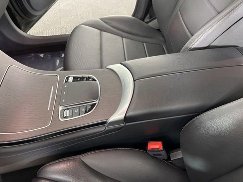 Used 2022 Mercedes-Benz GLC 300 GLC 300 image 24