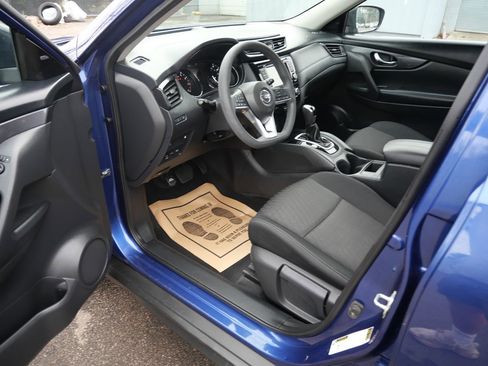 Used 2018 Nissan Rogue S image 9