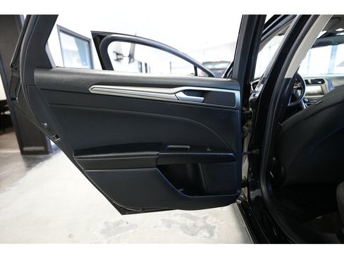 Used 2020 Ford Fusion SE FWD image 13