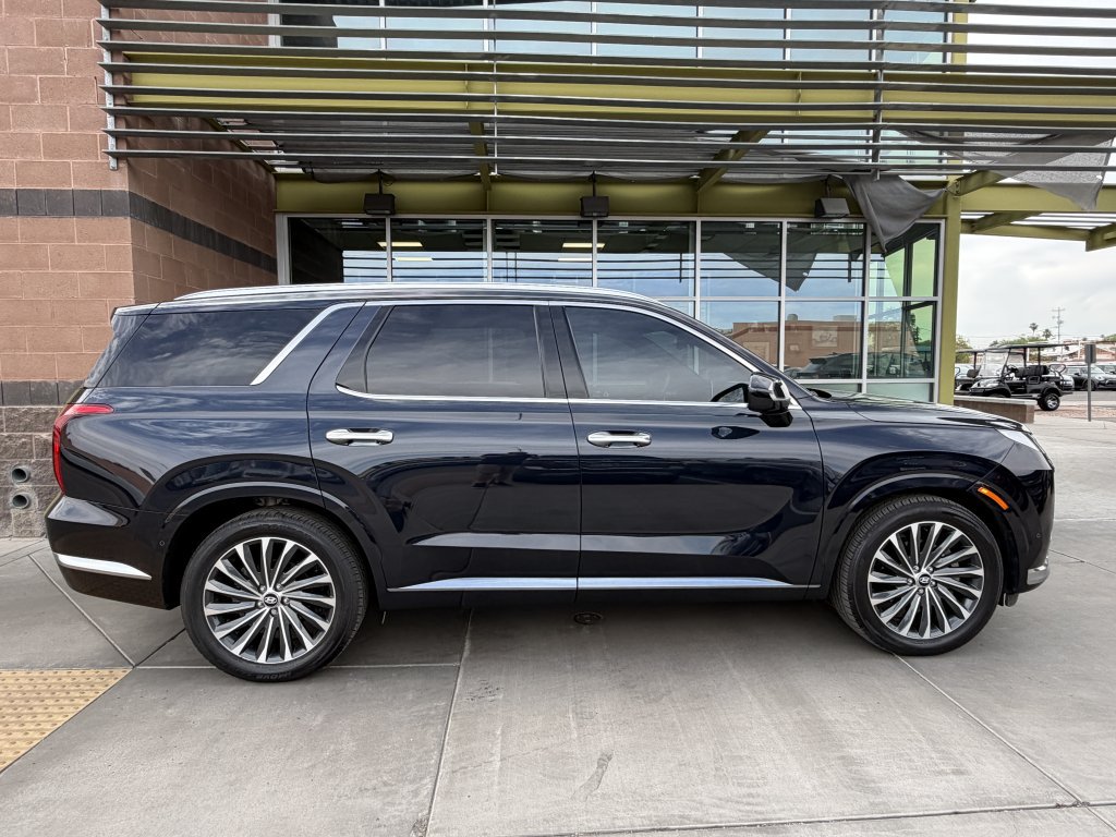 Used 2023 Hyundai Palisade Calligraphy w/ Cargo Package FWD image 9
