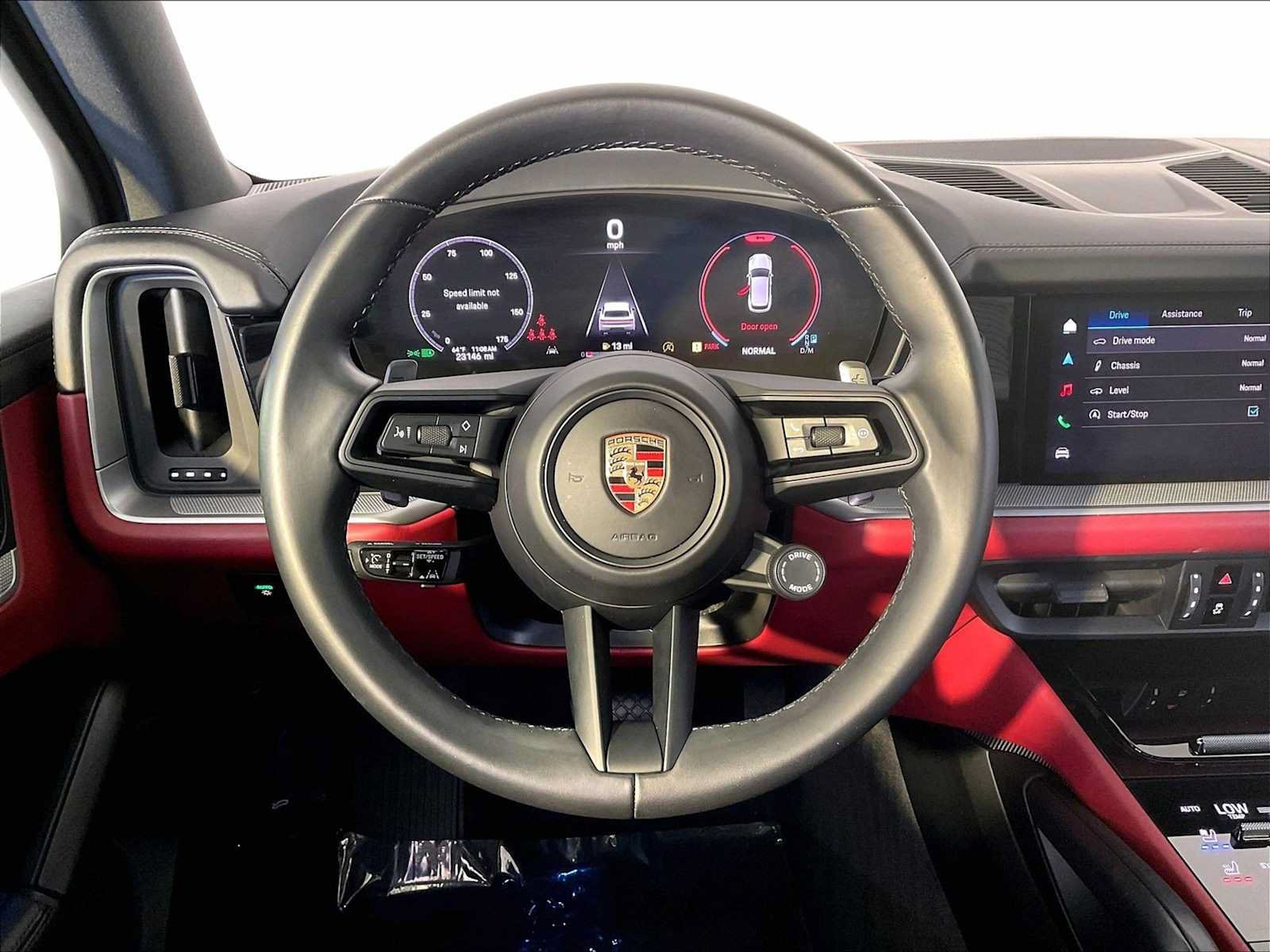 Certified 2024 Porsche Cayenne w/ Premium Package Plus (PFM) AWD/4WD image 15