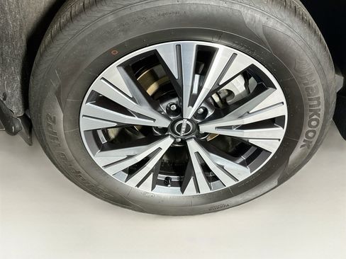 Used 2023 Nissan Rogue SV w/ SV Premium B Package AWD/4WD image 11