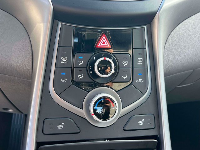 Used 2014 Hyundai Elantra SE w/ Option Group 02 FWD image 27