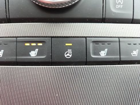 Used 2021 Hyundai Palisade Limited w/ Winter Package AWD/4WD image 12