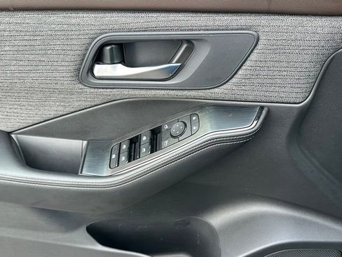 Used 2023 Nissan Rogue SV image 20