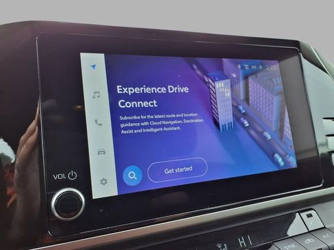 Used 2025 Toyota Camry LE image 5