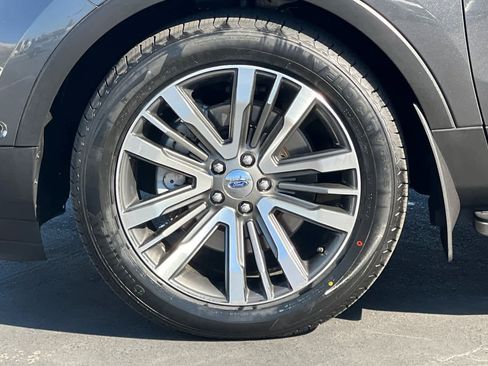 Used 2017 Ford Explorer Platinum image 27