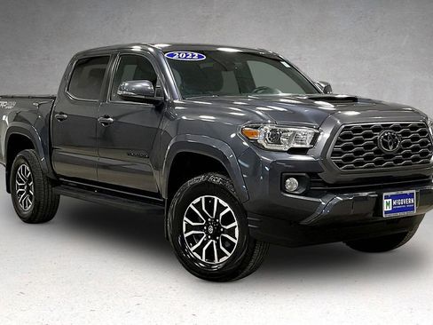 Used 2022 Toyota Tacoma TRD Sport image 3