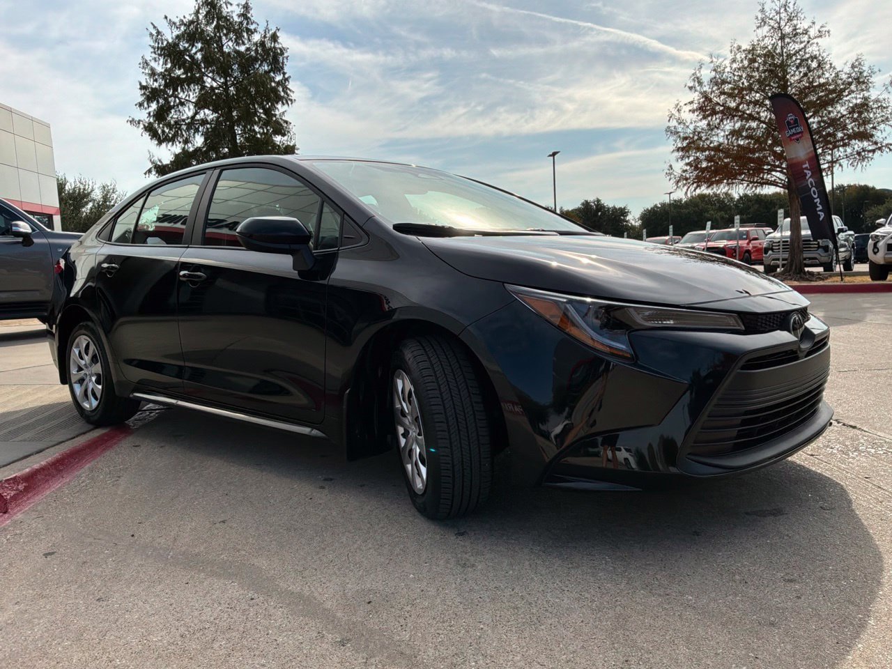 Used 2026 Toyota Corolla LE FWD image 4