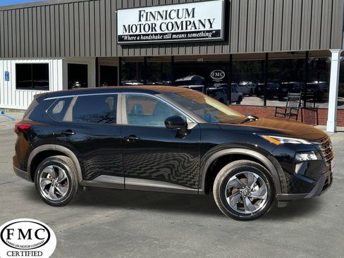 Used 2025 Nissan Rogue SV image 1