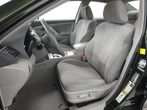 Used 2011 Toyota Camry LE image 12