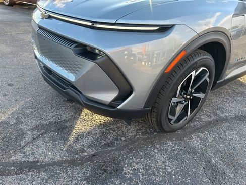 New 2026 Chevrolet Equinox EV LT image 9