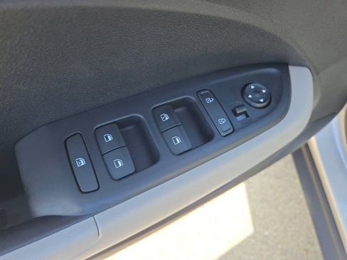 Certified 2025 Hyundai Venue SEL image 16