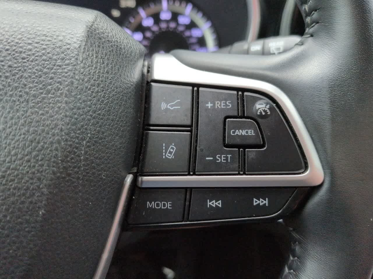 Used 2023 Toyota Highlander XSE FWD image 26