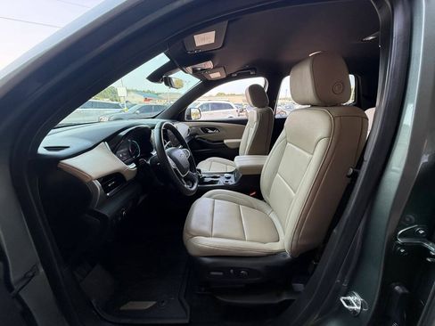 Used 2023 Chevrolet Traverse LT w/ LT Premium Package AWD/4WD image 8