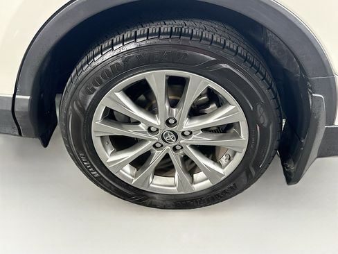 Used 2017 Toyota RAV4 Limited image 11