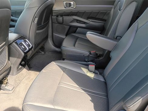 Used 2022 Kia Sorento SX image 12